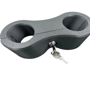 Een set polsboeien met slot voor BDSM in het zwart