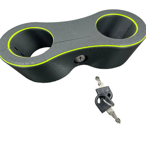 Een set polsboeien met slot voor BDSM in het zwart met UV-gele accenten