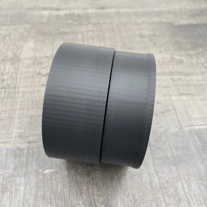 Zij-aanzicht van een zwart doosje voor shibari rope spikes