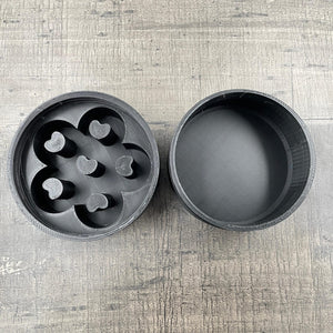 Een zwart doosje voor shibari rope spikes