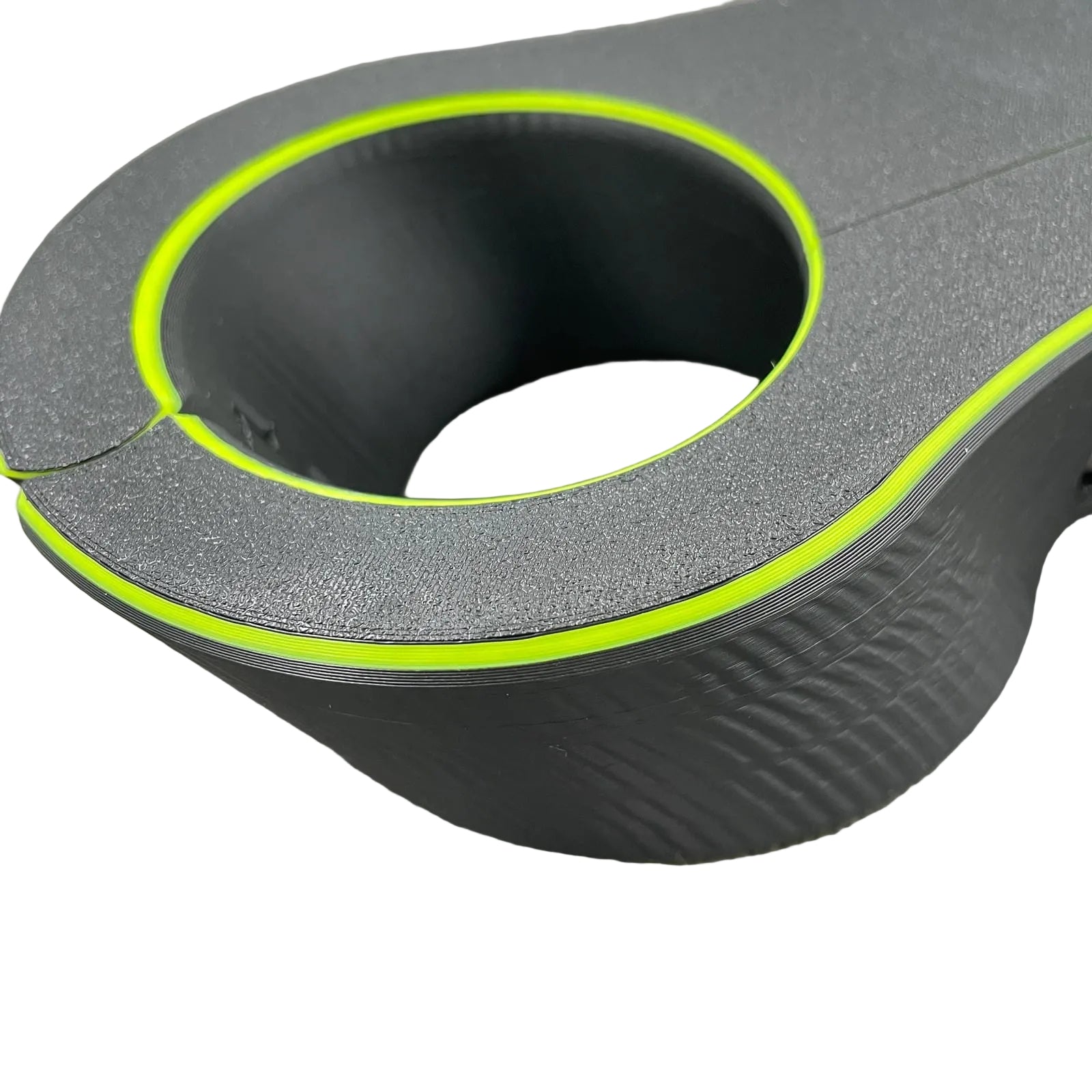 Detailfoto van polsboeien met slot voor BDSM in het zwart met UV-gele accenten