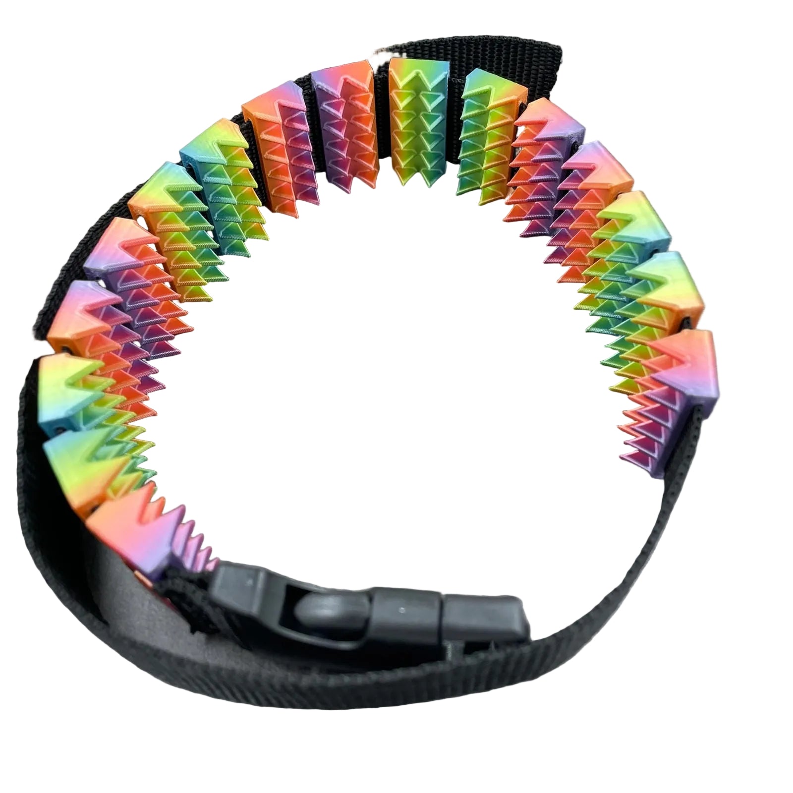 Een BDSM cilice met een zwarte band en regenboog-kleurige spikes