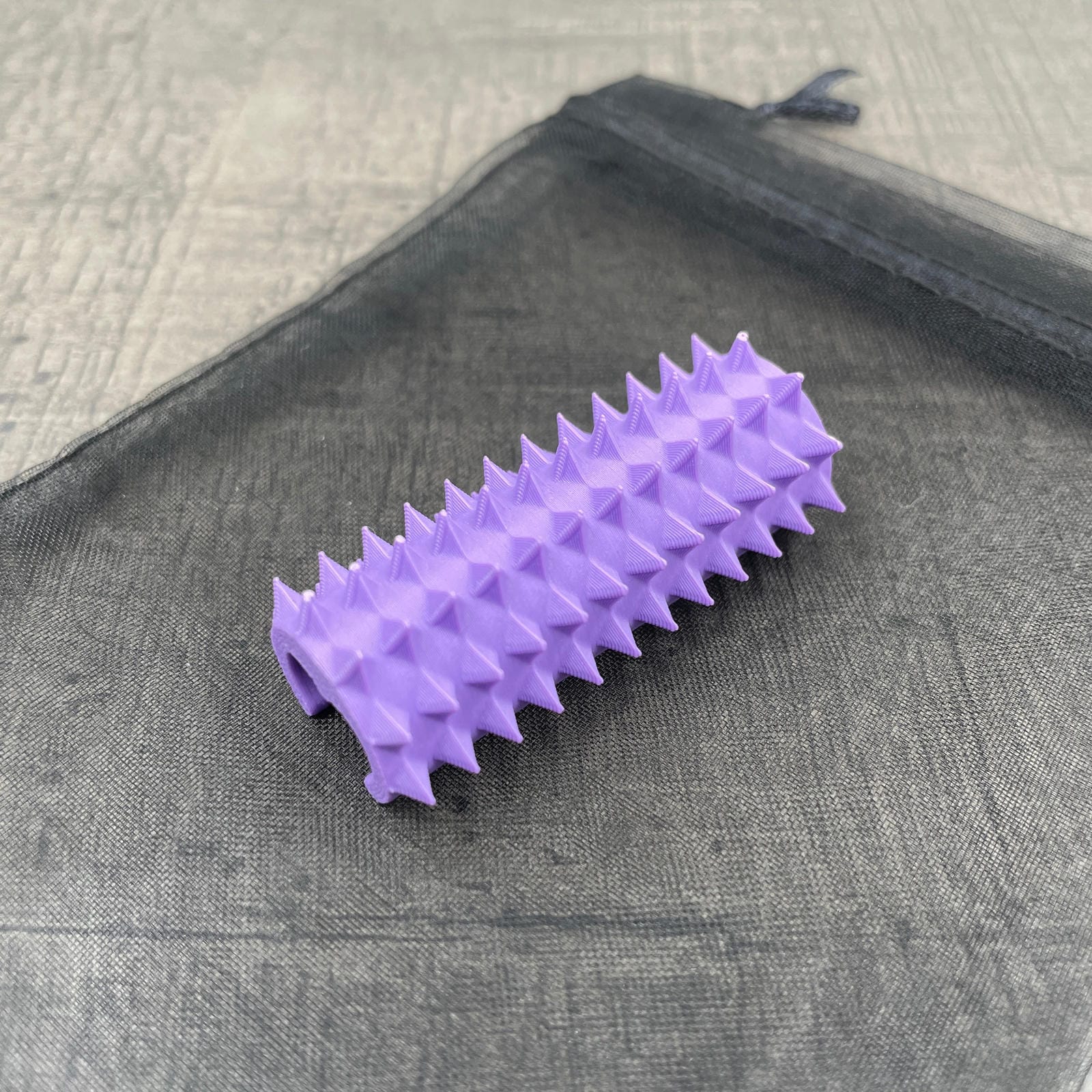 Een shibari rope spike in de kleur lila