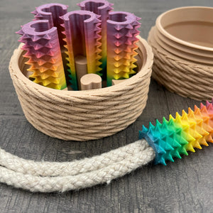 Een set van zes shibari rope spikes in regenboog kleuren van 3DSM