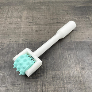 Een BDSM pinwheel met een wit handvat en een mint-kleurig wieltje