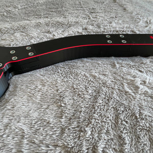 Close-up van een BDSM schandpaal voor de nek en polsen - The Secretary stijl